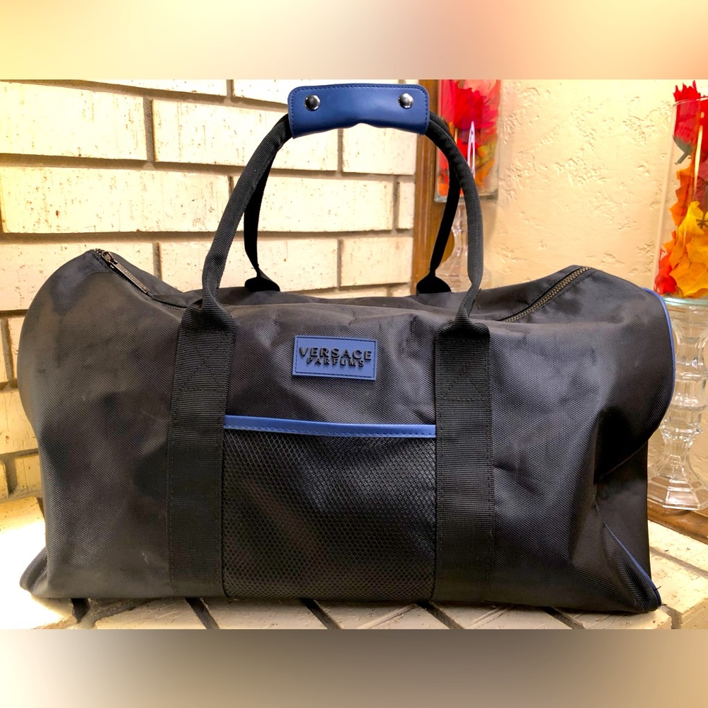 💥Moving to @the_bag_guy💥Versace Parfumes - Overnight Duffel Bag - Picture 2 of 11